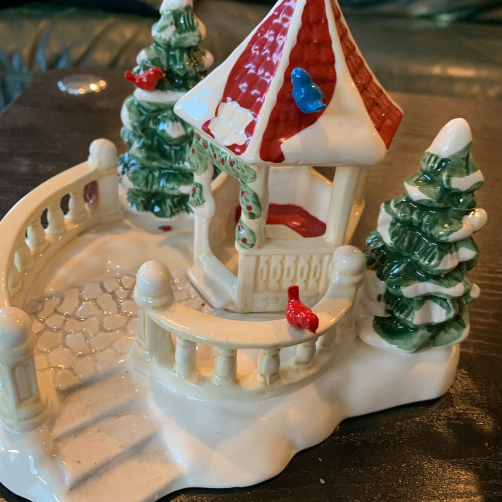 Snow Village - Village Gazebo  (In original box)
